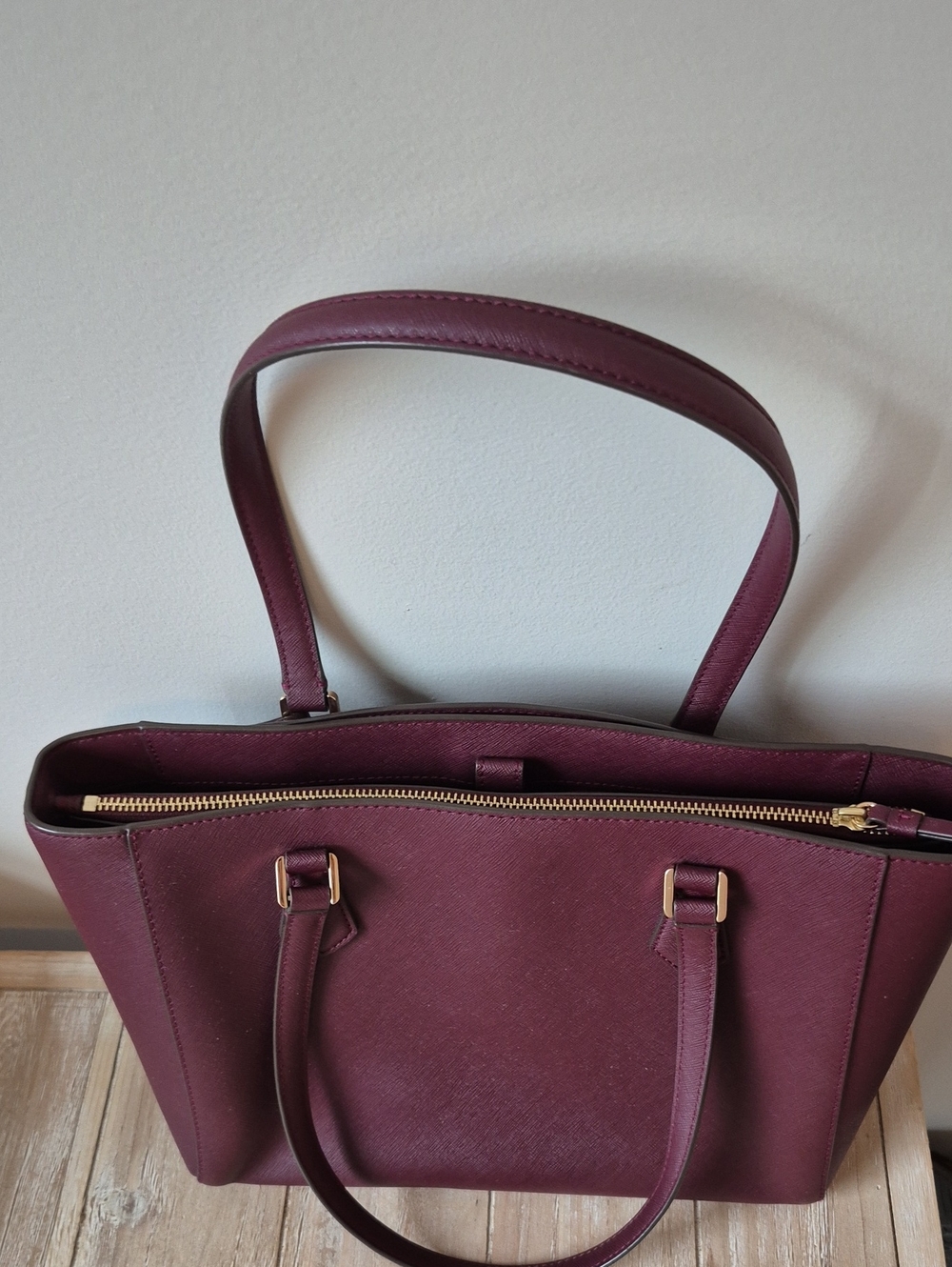 Tory Burch Robinson Burgundy Tote Bag - Picture 6 of 16